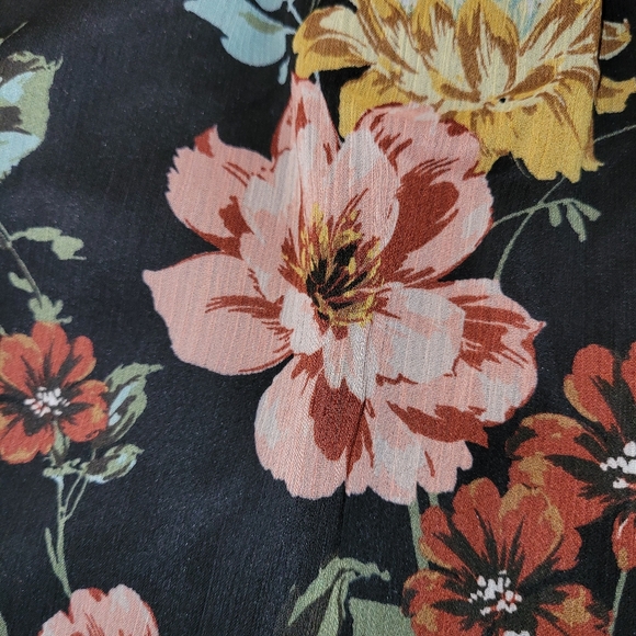 Sleeveless Mock Neck - Picture 5 of 7